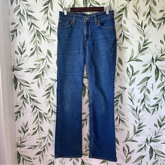 Vintage Levi’s 517 Slim Bootcut Jeans. Size 7. Medium wash. - Picture 1 of 10